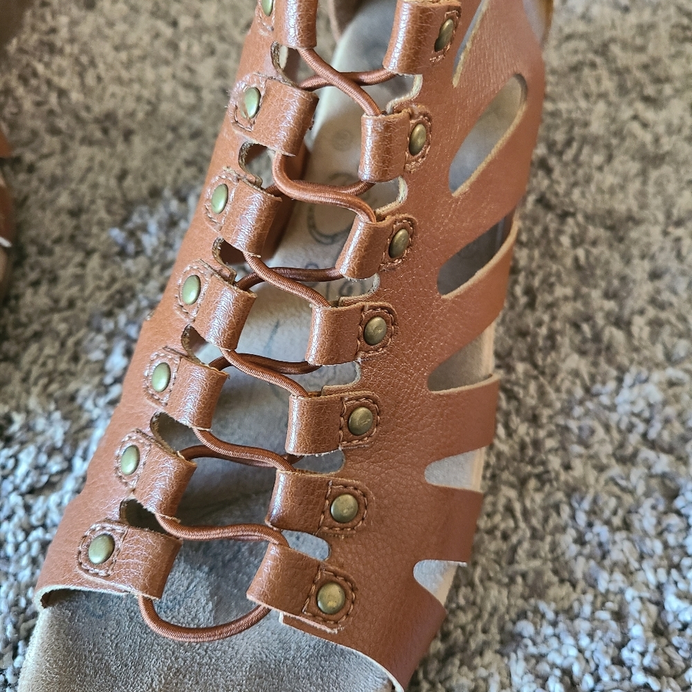 Sandles - Picture 2 of 5